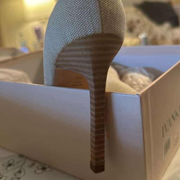 Ivanka Trump sz 7 Best "Go With Anything" Heels! - Picture 6 of 6